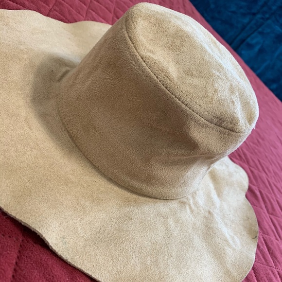 Hat - Picture 1 of 6